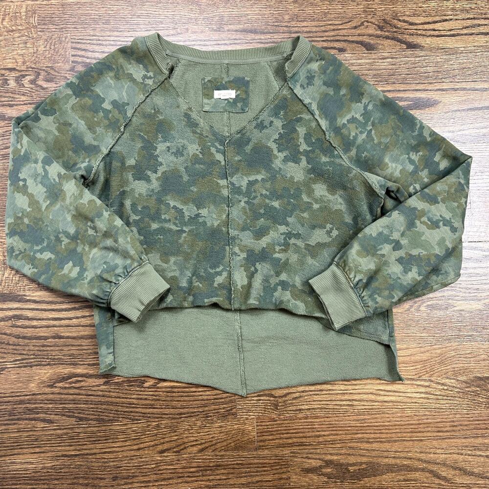 Pilcro Anthropologie Sweater Womens Medium Green Camo Hi Low V Neck Sweatshirt